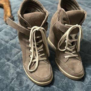 Steve Madden suede sz 9 wedge casual shoe